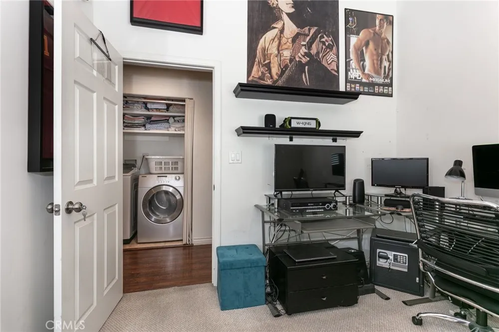 8425 Burnet Avenue #6 North Hills, CA 91343
