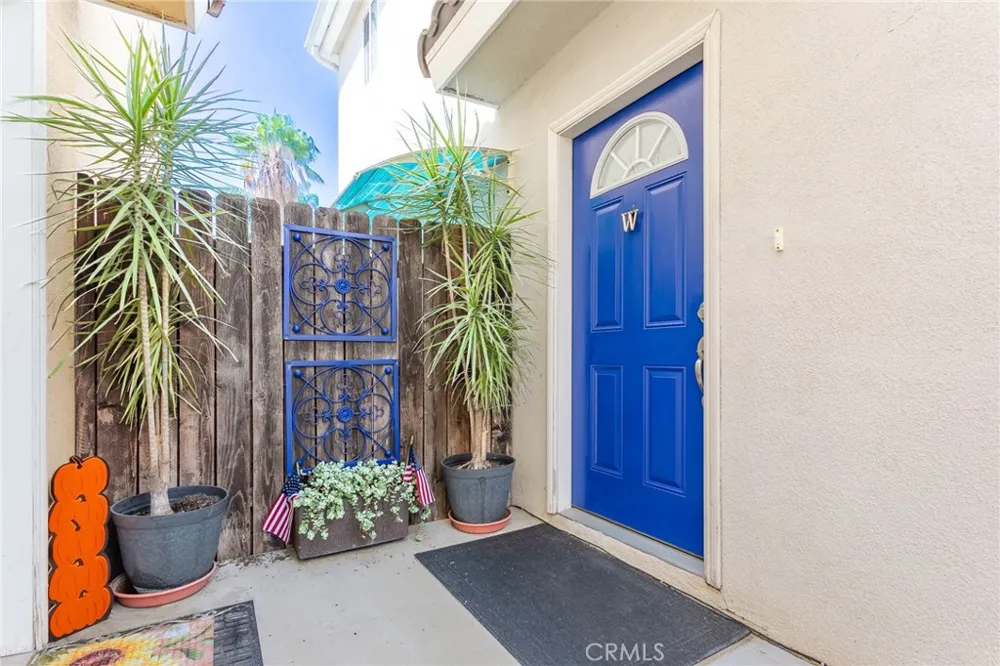8425 Burnet Avenue #6 North Hills, CA 91343