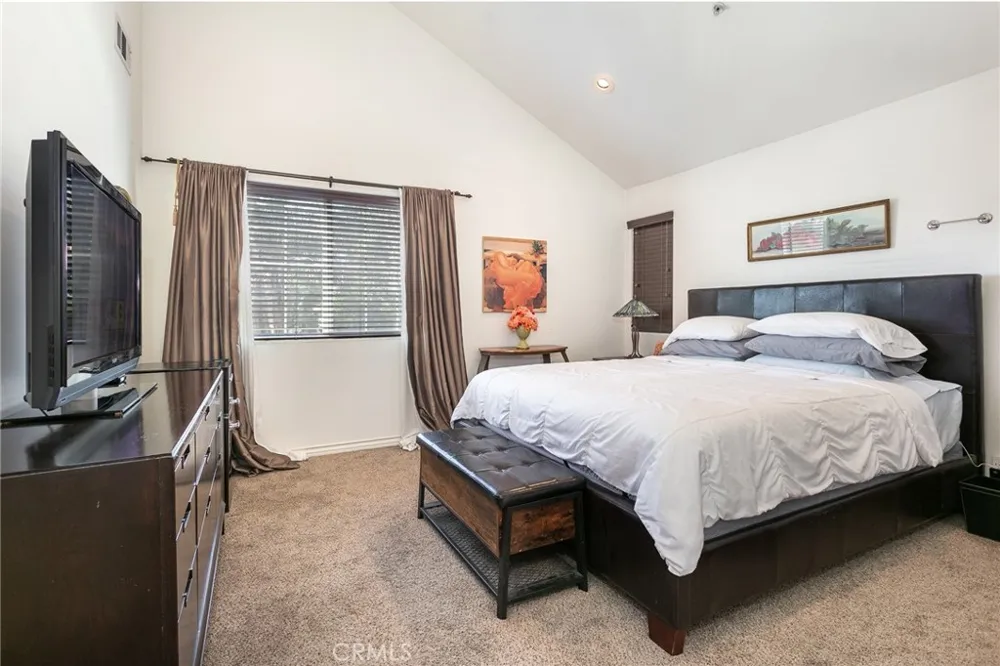 8425 Burnet Avenue #6 North Hills, CA 91343