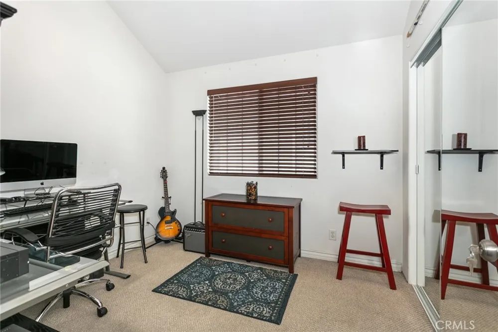 8425 Burnet Avenue #6 North Hills, CA 91343