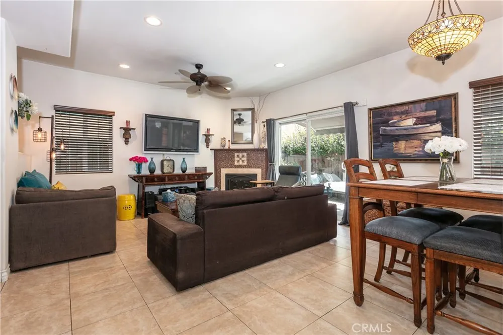 8425 Burnet Avenue #6 North Hills, CA 91343