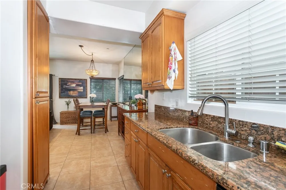 8425 Burnet Avenue #6 North Hills, CA 91343