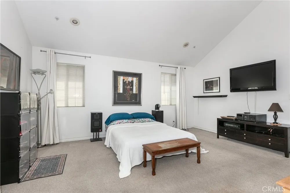 8425 Burnet Avenue #6 North Hills, CA 91343