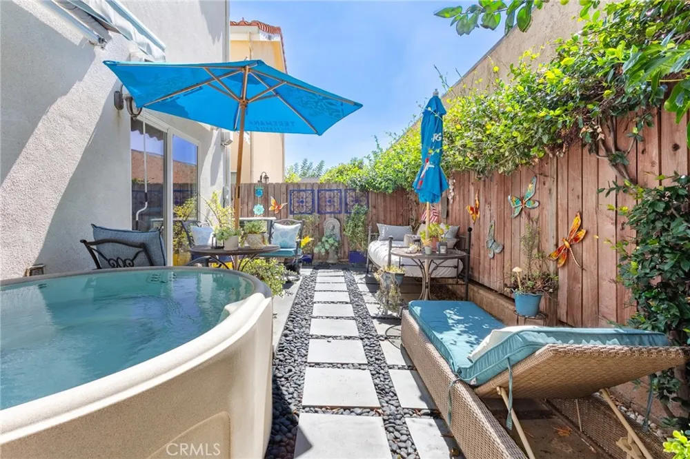 8425 Burnet Avenue #6 North Hills, CA 91343
