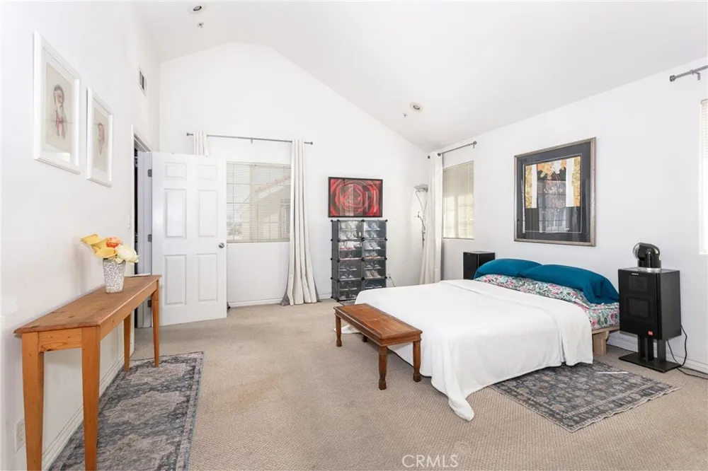 8425 Burnet Avenue #6 North Hills, CA 91343