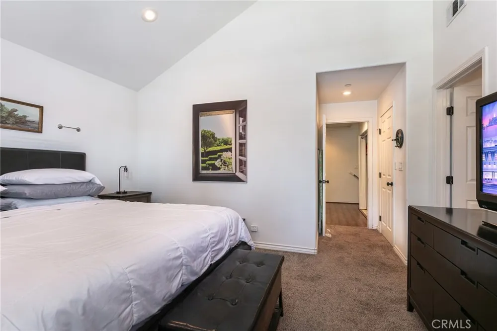 8425 Burnet Avenue #6 North Hills, CA 91343