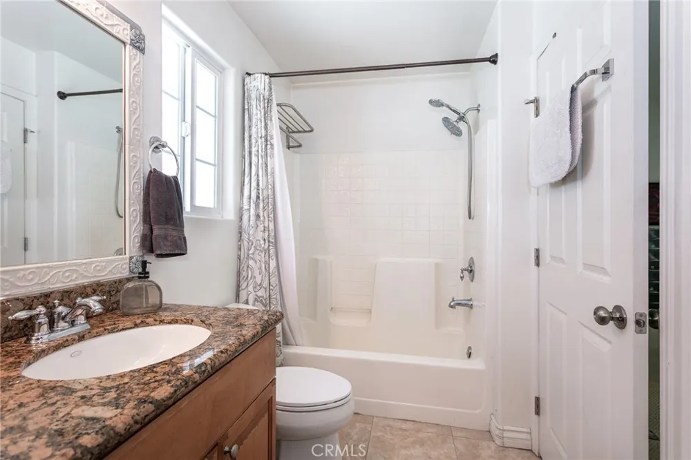 8425 Burnet Avenue #6 North Hills, CA 91343