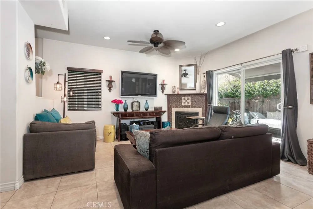 8425 Burnet Avenue #6 North Hills, CA 91343