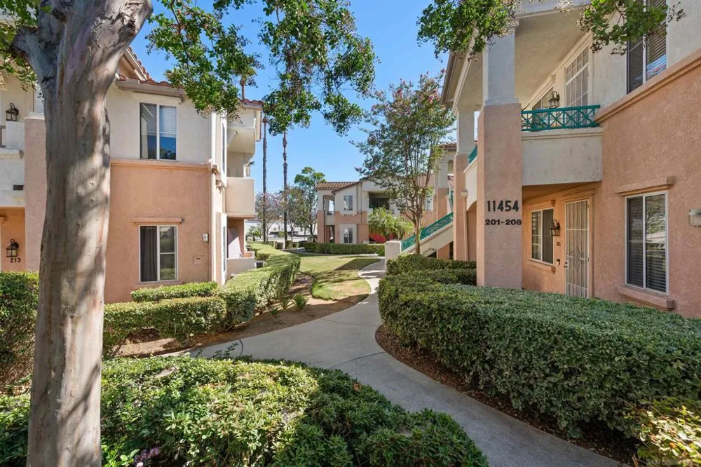 11454 Via Rancho San Diego #208 El Cajon, CA 92019