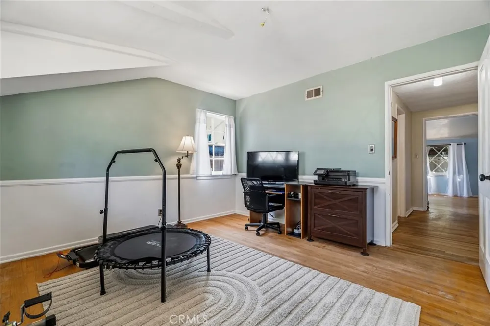 20812 Devonshire Chatsworth, CA 91311