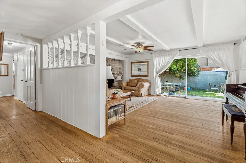 20812 Devonshire Chatsworth, CA 91311