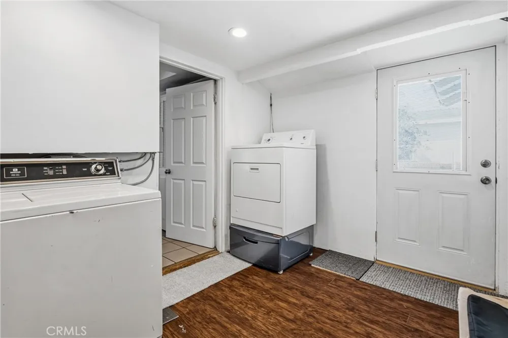 20812 Devonshire Chatsworth, CA 91311