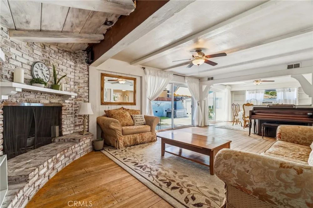 20812 Devonshire Chatsworth, CA 91311
