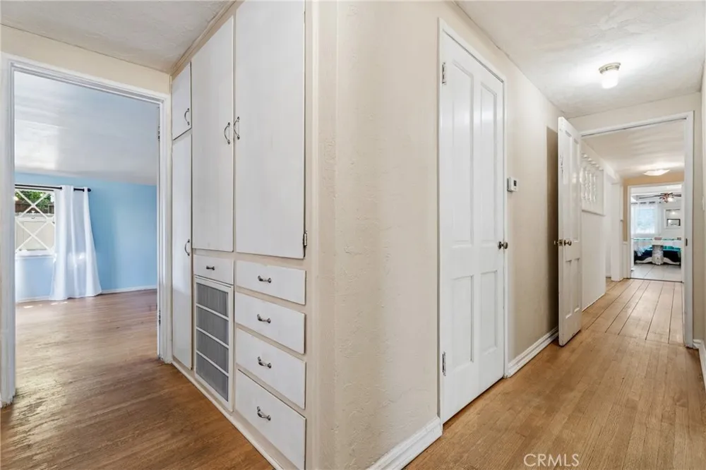 20812 Devonshire Chatsworth, CA 91311