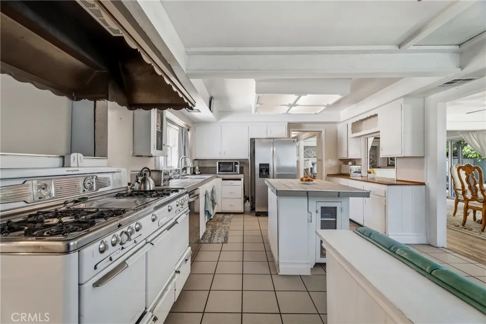 20812 Devonshire Chatsworth, CA 91311