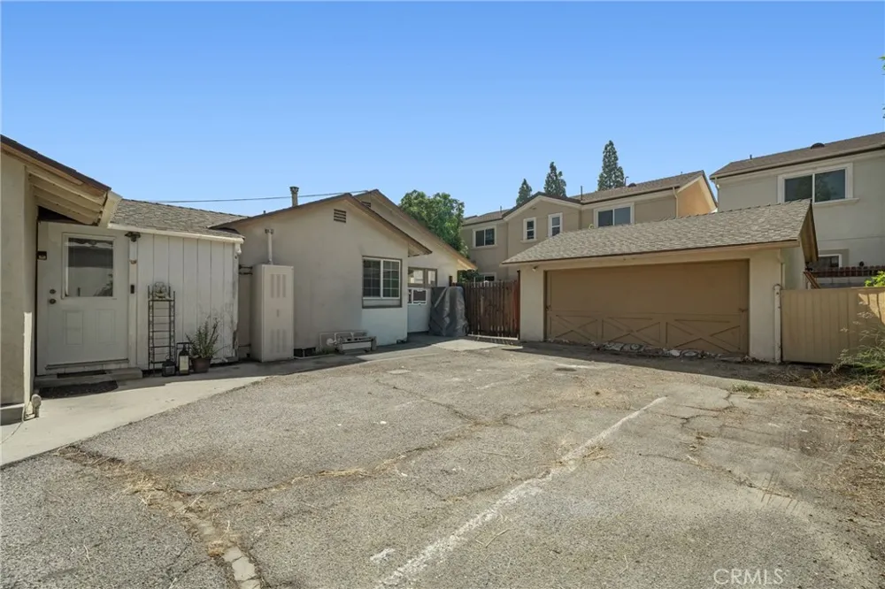 20812 Devonshire Chatsworth, CA 91311