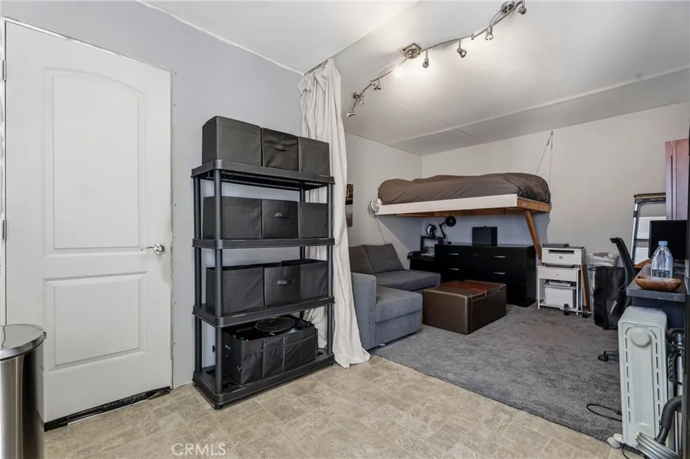 20812 Devonshire Chatsworth, CA 91311
