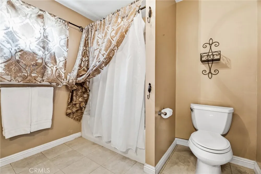 20812 Devonshire Chatsworth, CA 91311