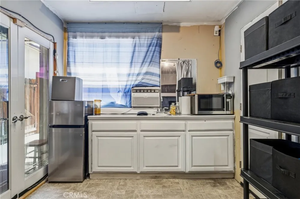 20812 Devonshire Chatsworth, CA 91311