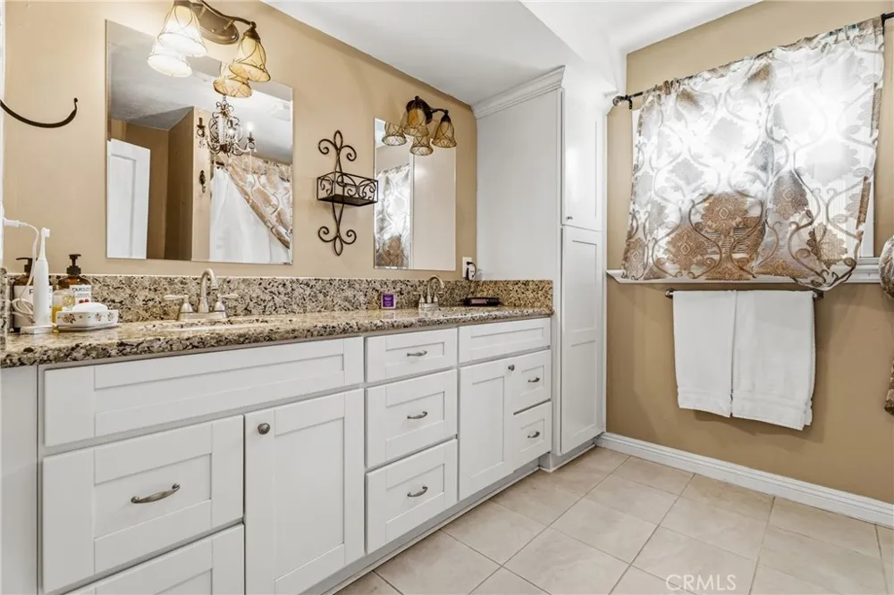 20812 Devonshire Chatsworth, CA 91311