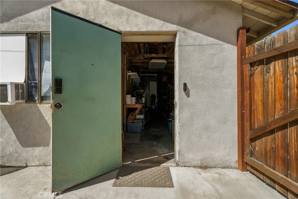 20812 Devonshire Chatsworth, CA 91311