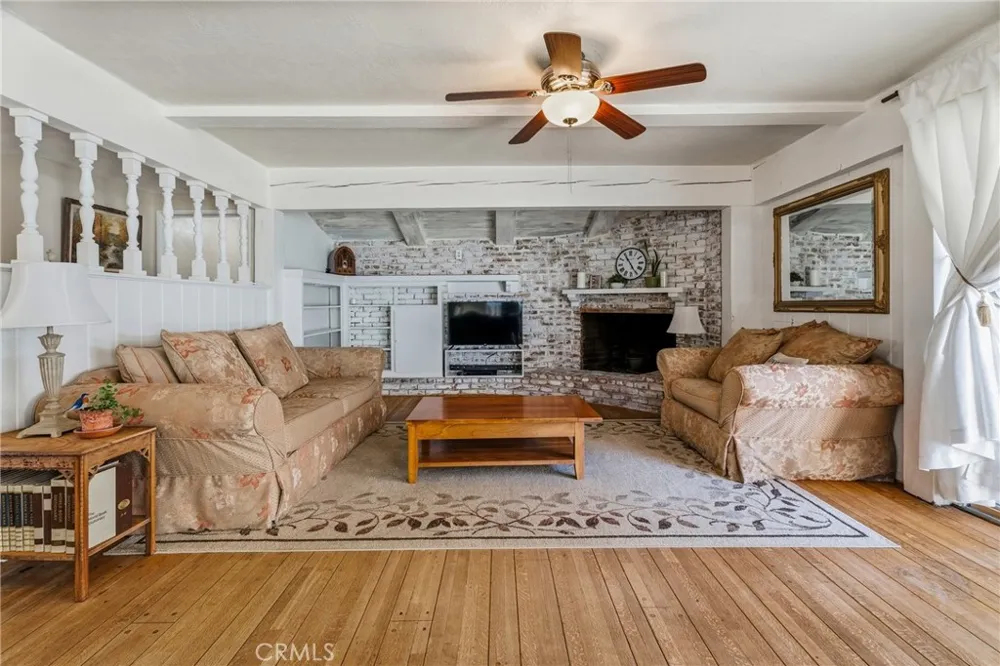 20812 Devonshire Chatsworth, CA 91311