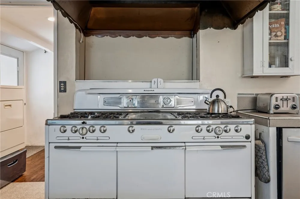 20812 Devonshire Chatsworth, CA 91311