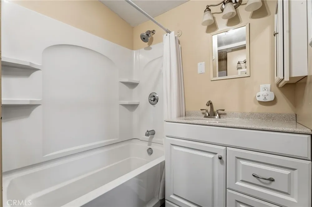 20812 Devonshire Chatsworth, CA 91311