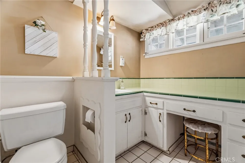 20812 Devonshire Chatsworth, CA 91311