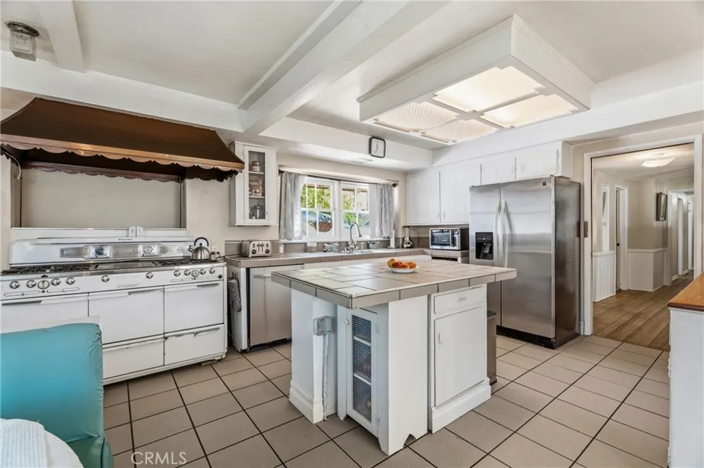 20812 Devonshire Chatsworth, CA 91311