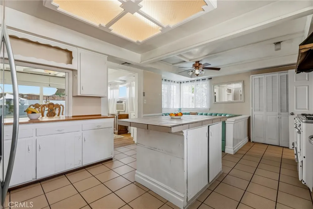 20812 Devonshire Chatsworth, CA 91311