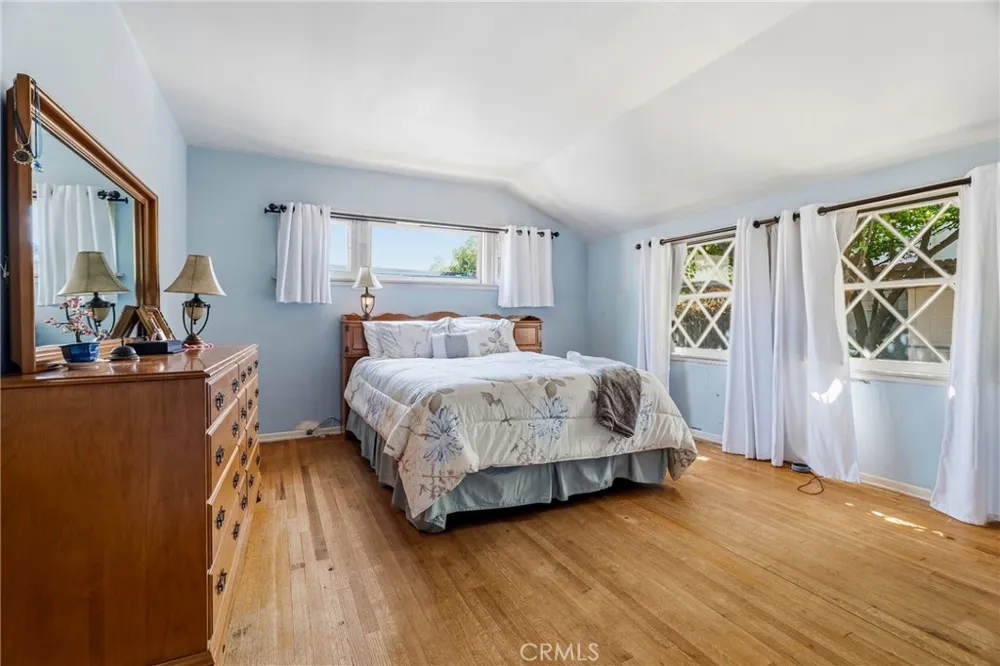 20812 Devonshire Chatsworth, CA 91311
