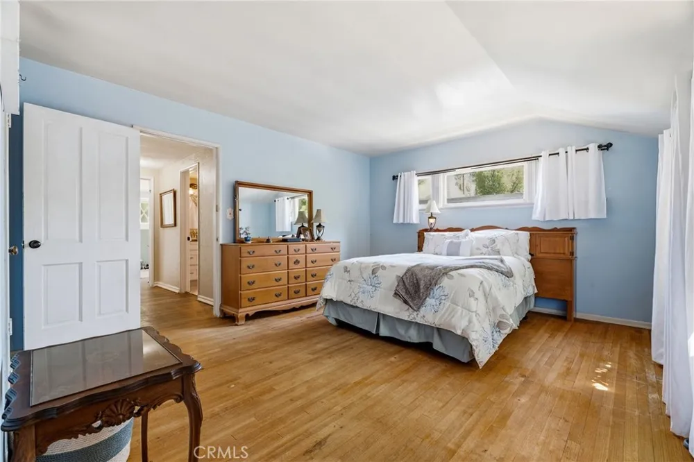20812 Devonshire Chatsworth, CA 91311
