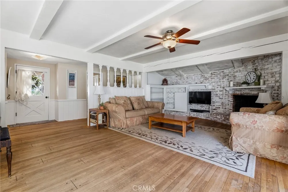 20812 Devonshire Chatsworth, CA 91311