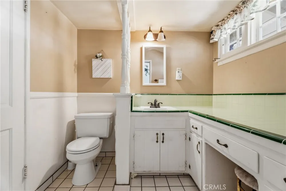 20812 Devonshire Chatsworth, CA 91311