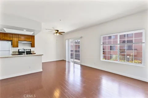 147 W Acacia #122