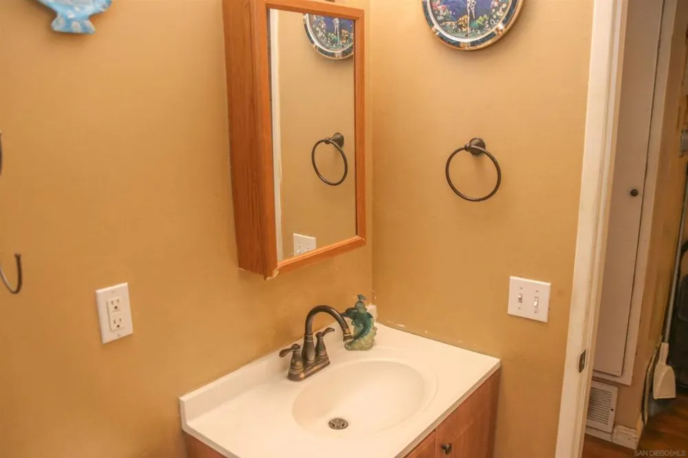 580 Kit Hemet, CA 92543