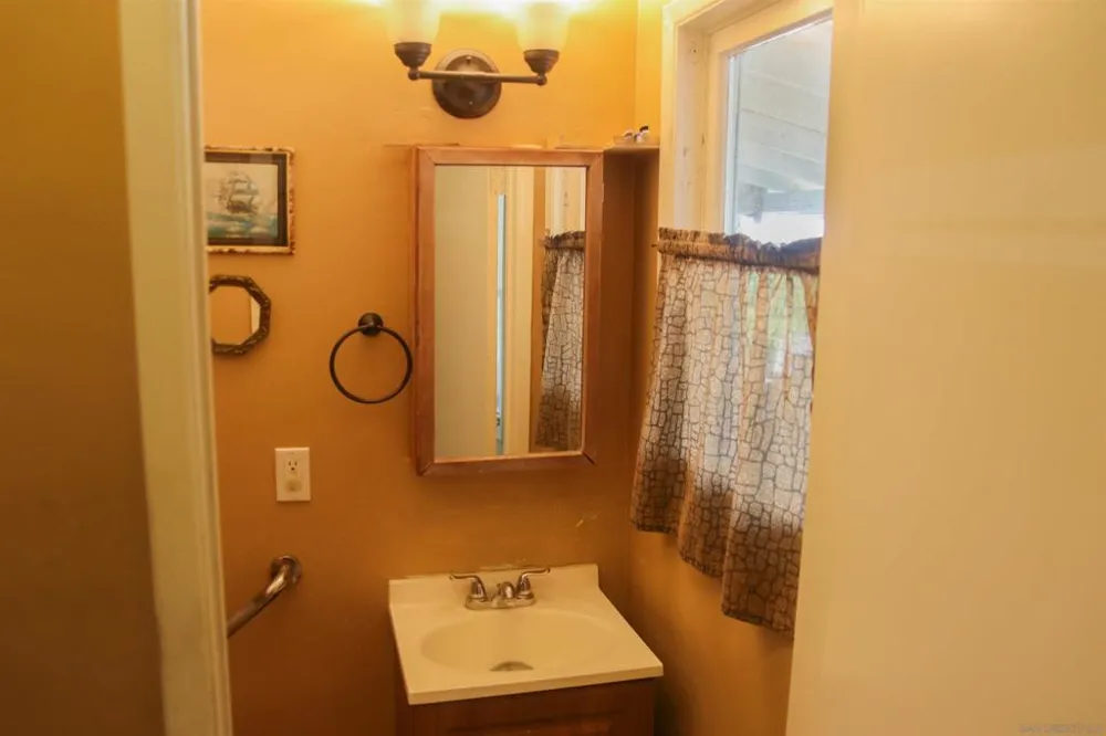 580 Kit Hemet, CA 92543