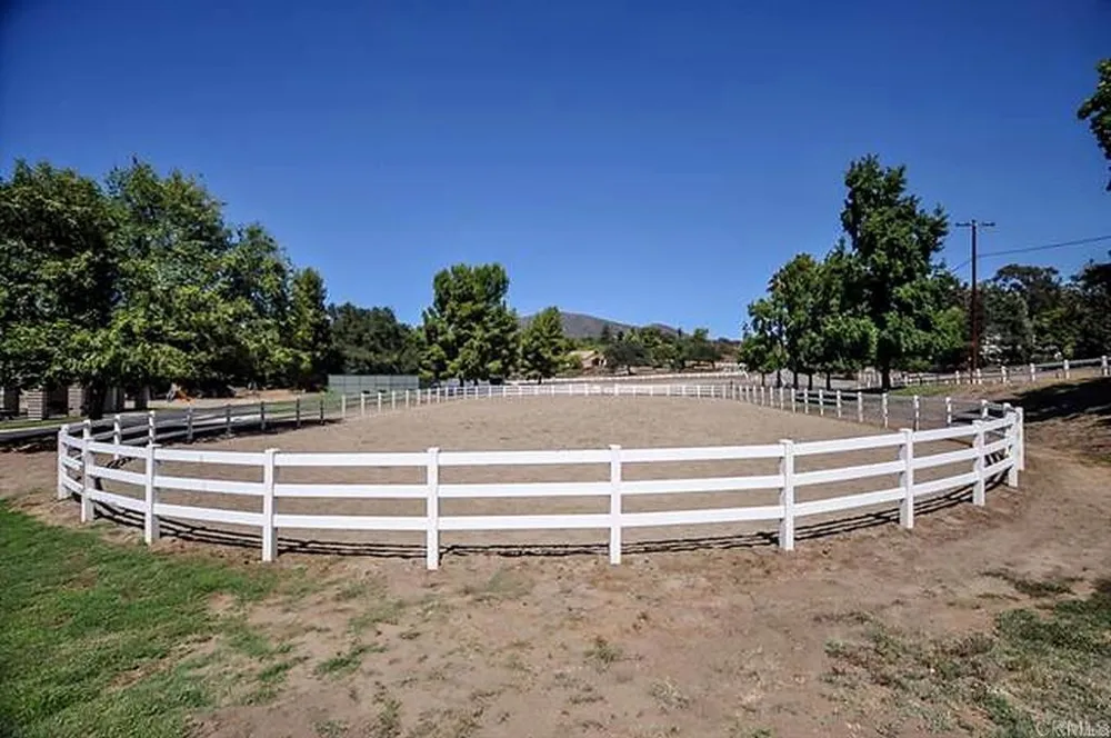 3129 Via Viejas Alpine, CA 91901