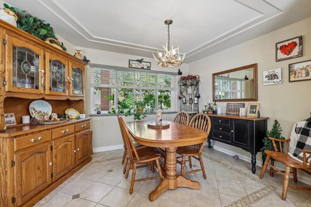 3129 Via Viejas Alpine, CA 91901