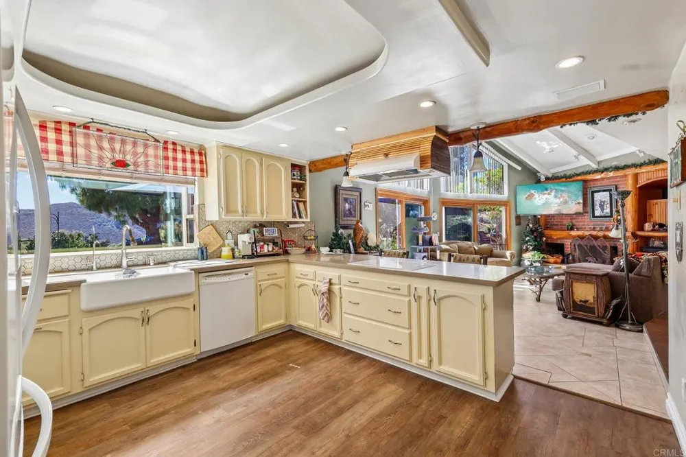 3129 Via Viejas Alpine, CA 91901