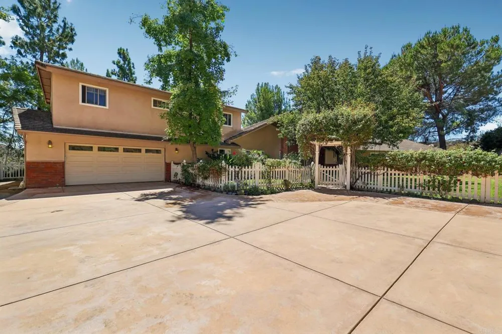 3129 Via Viejas Alpine, CA 91901