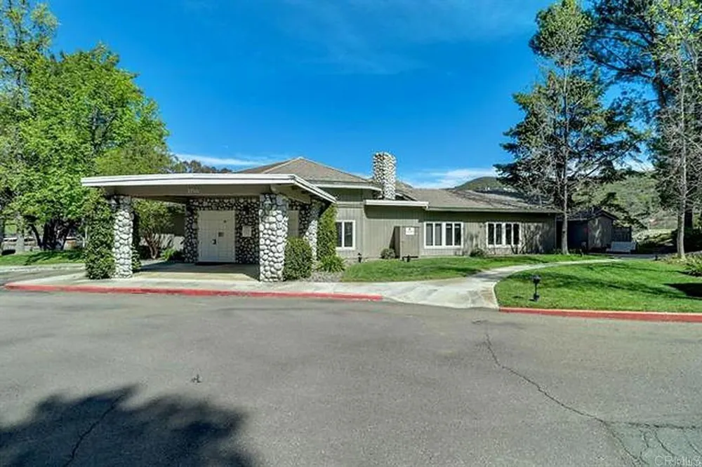 3129 Via Viejas Alpine, CA 91901