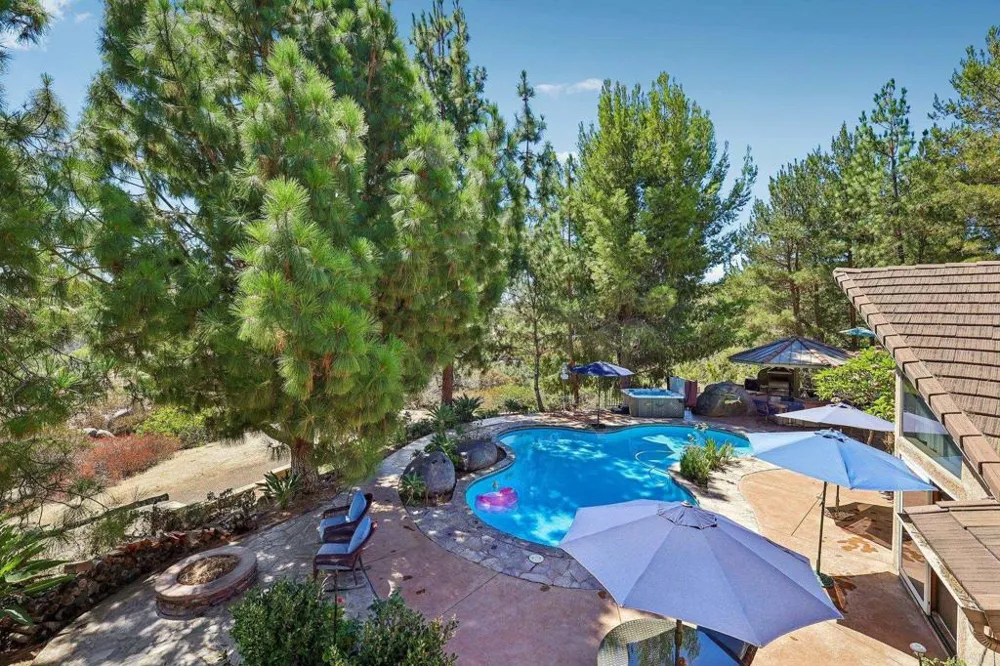 3129 Via Viejas Alpine, CA 91901