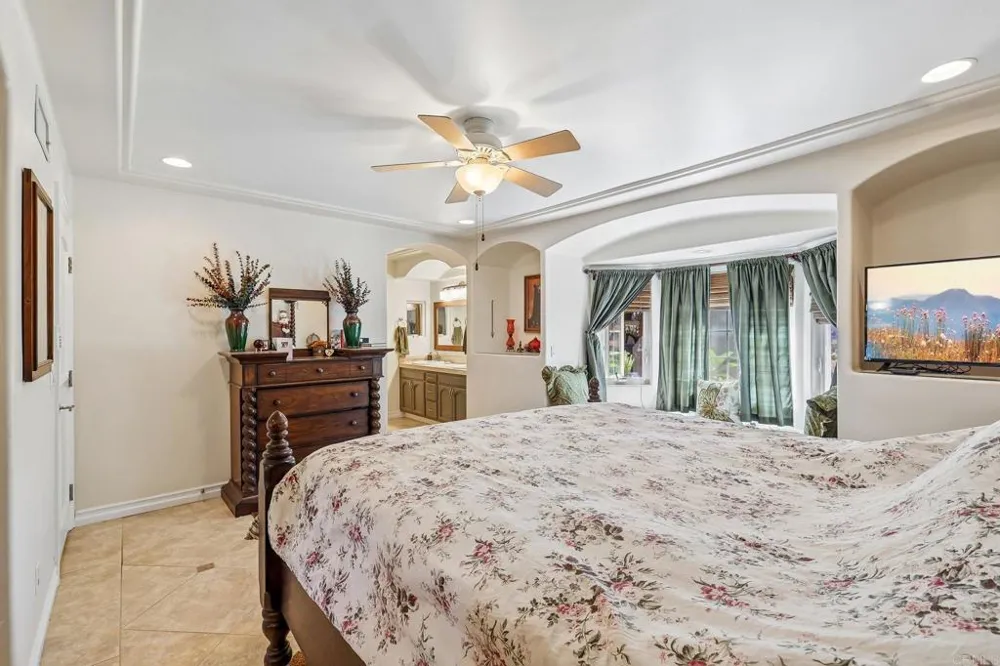 3129 Via Viejas Alpine, CA 91901