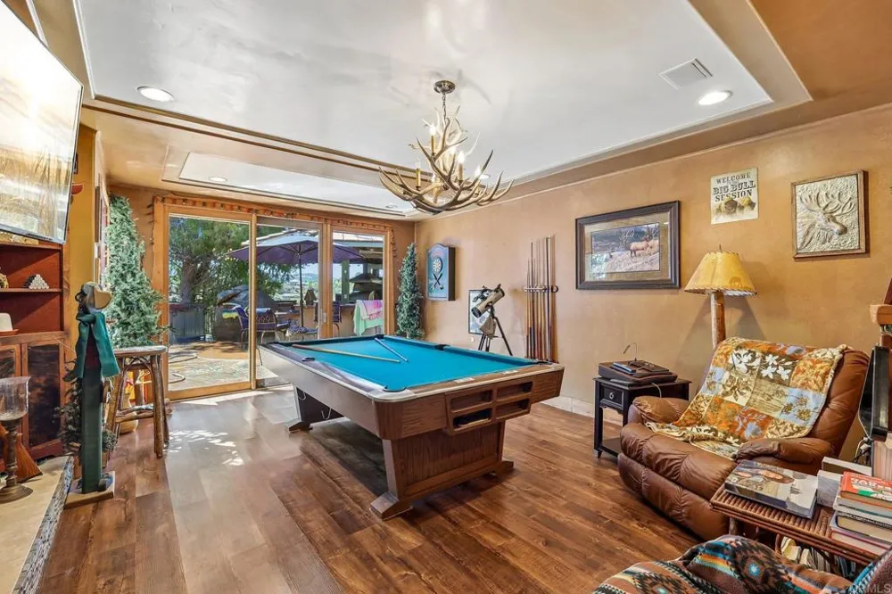 3129 Via Viejas Alpine, CA 91901