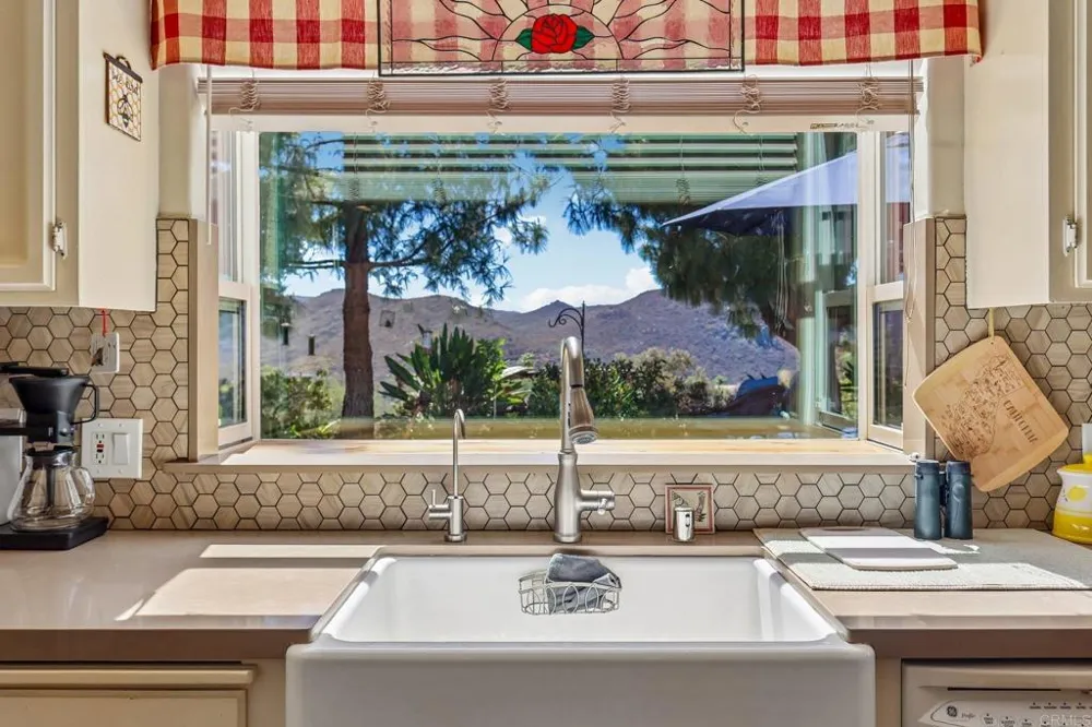 3129 Via Viejas Alpine, CA 91901