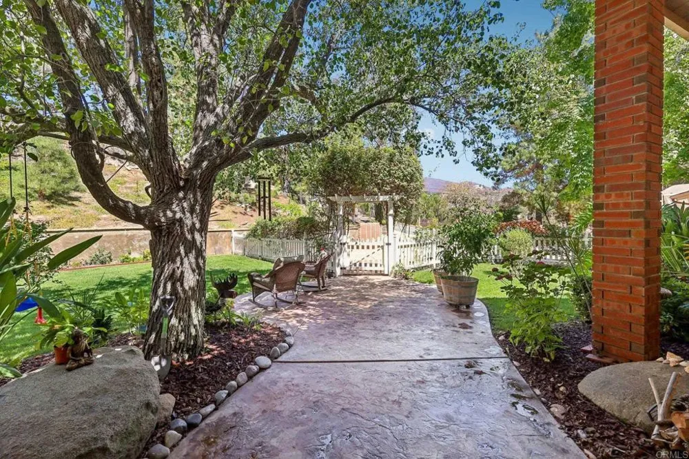 3129 Via Viejas Alpine, CA 91901