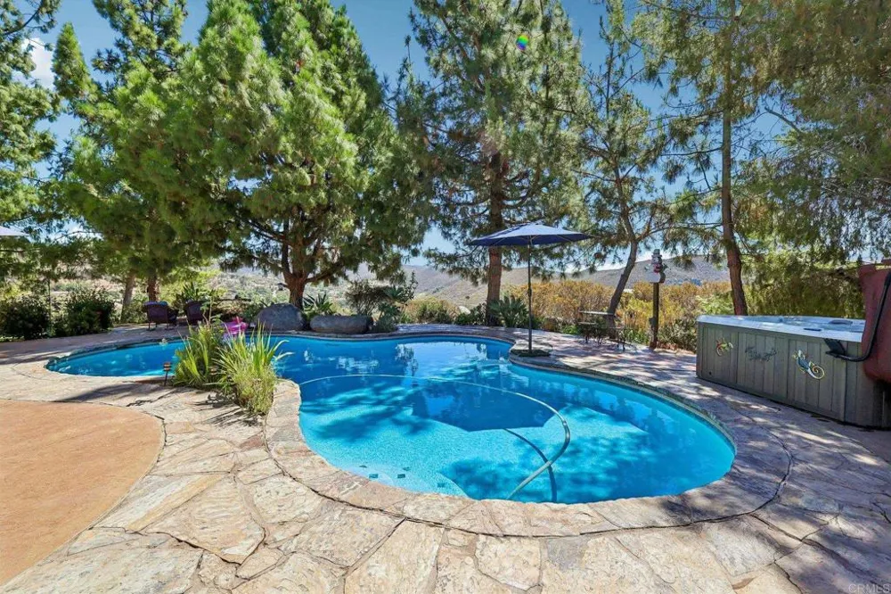 3129 Via Viejas Alpine, CA 91901
