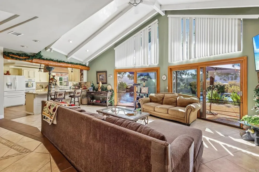 3129 Via Viejas Alpine, CA 91901